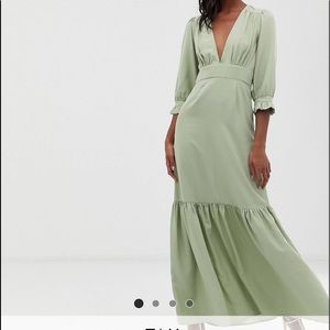 ASOS DESIGN Tall plunge tea maxi dress with
pep hem